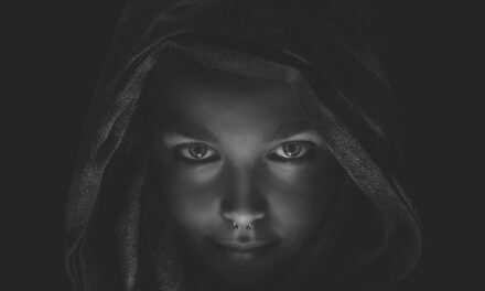 Chapitre 3: Le Sommeil des Sens : Quand la science tente de dompter le surnaturel