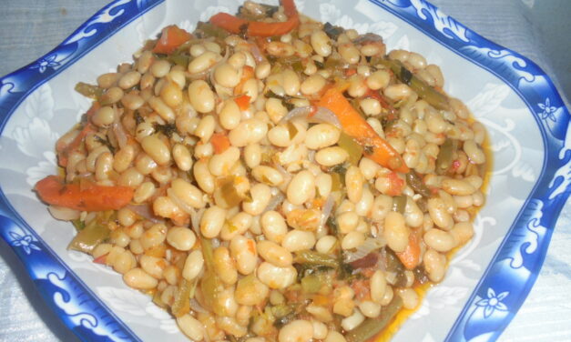 Menu complet : Haricots sautés, Riz blanc et Plantains vapeur