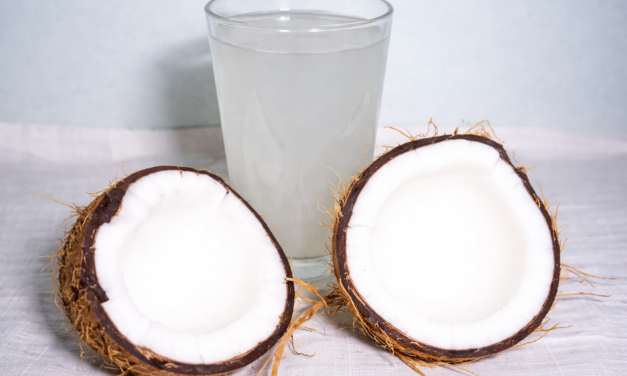 7 Bienfaits de l&rsquo;Eau de Coco pour votre Santé et votre Peau
