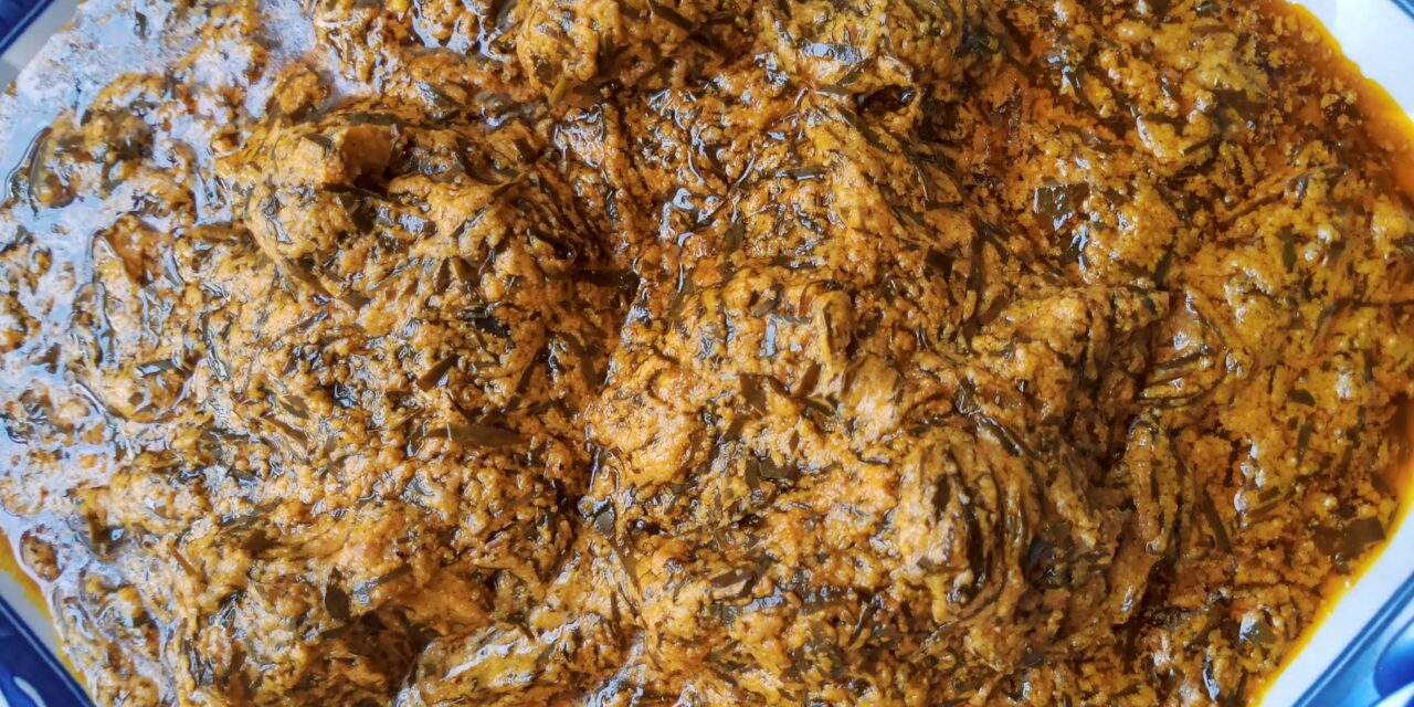 Recette Oko&rsquo;k Salé : 2 variantes traditionnelles (Noix de palme vs Huile rouge)